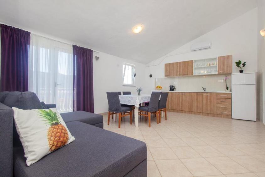 Apartman Belakusic 1 Grebastica Exterior photo