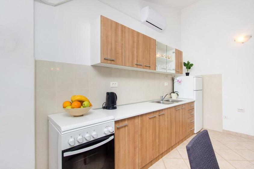 Apartman Belakusic 1 Grebastica Exterior photo